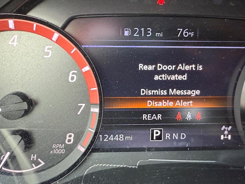 Nissan Frontier Vehicle Full-screen Gallery Image 21
