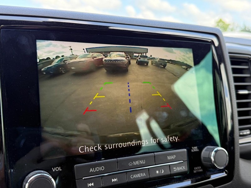 Nissan Frontier Vehicle Full-screen Gallery Image 22