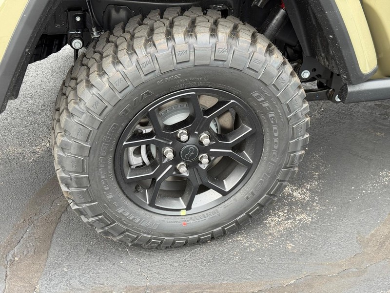 Jeep Gladiator Vehicle Full-screen Gallery Image 4