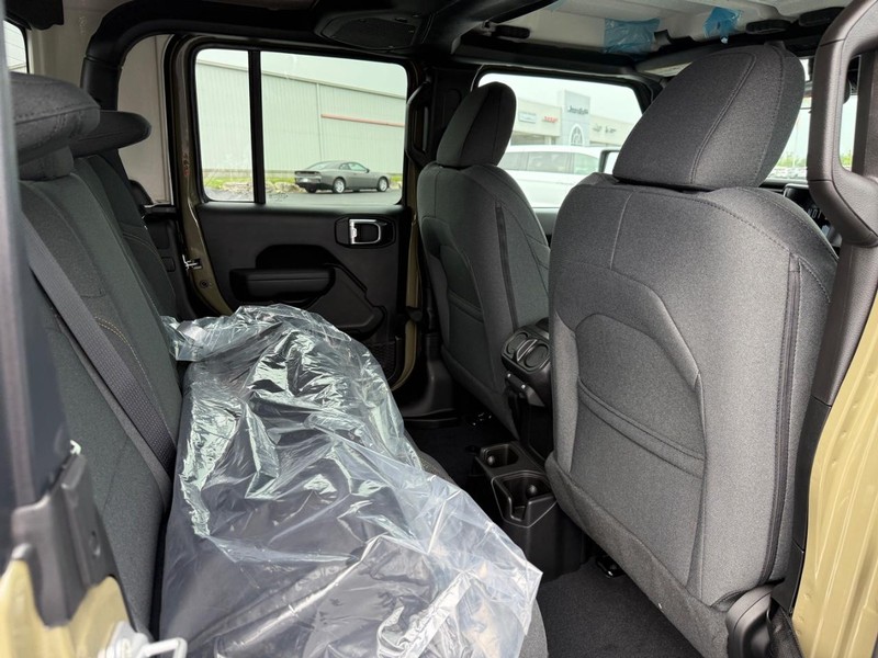 Jeep Gladiator Vehicle Full-screen Gallery Image 5