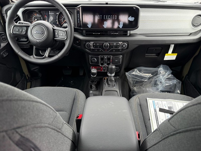 Jeep Gladiator Vehicle Full-screen Gallery Image 6