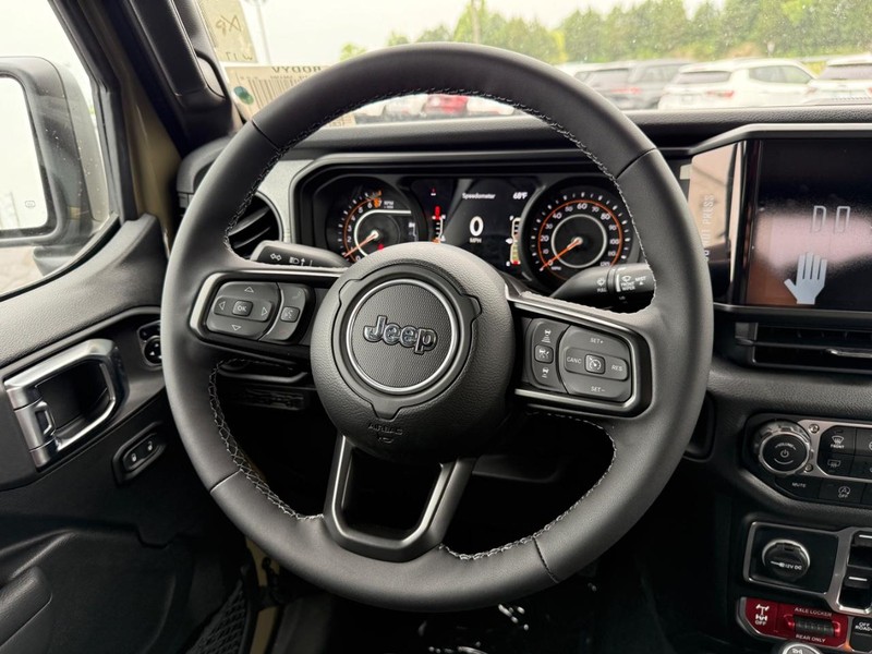 Jeep Gladiator Vehicle Full-screen Gallery Image 7