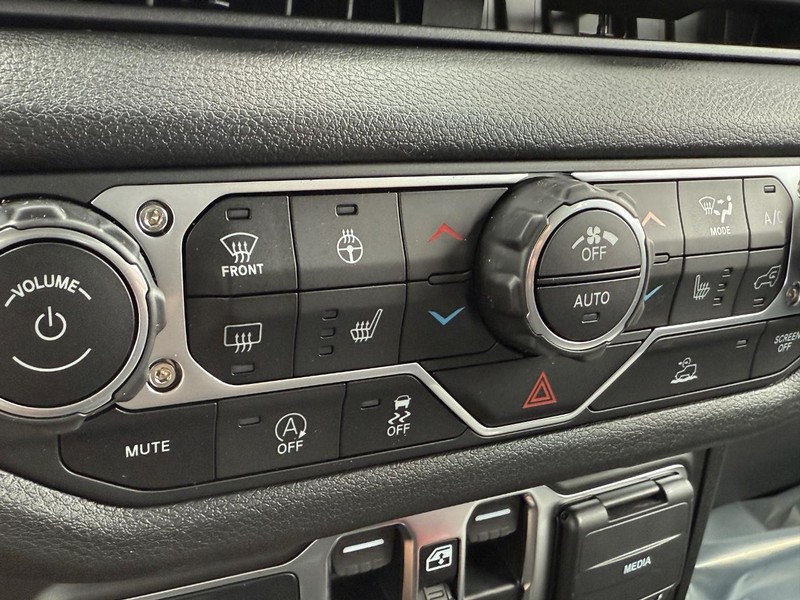 Jeep Gladiator Vehicle Full-screen Gallery Image 15
