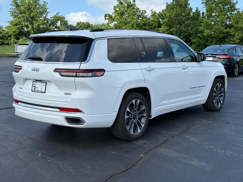 Jeep Grand Cherokee L Vehicle Full-screen Gallery Image 3