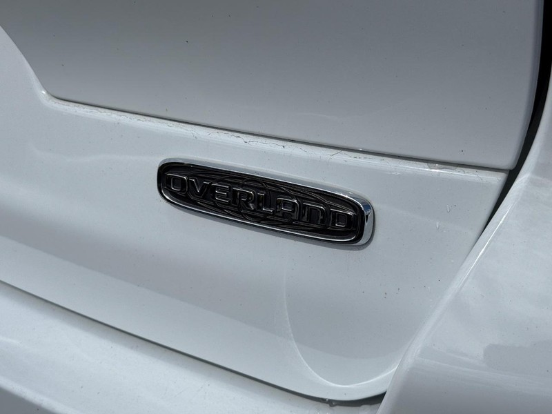 Jeep Grand Cherokee L Vehicle Full-screen Gallery Image 6