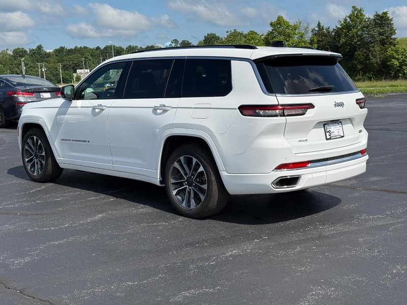 Jeep Grand Cherokee L Vehicle Full-screen Gallery Image 7