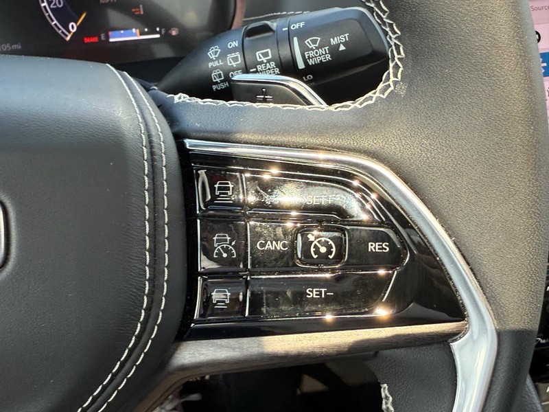 Jeep Grand Cherokee L Vehicle Full-screen Gallery Image 20