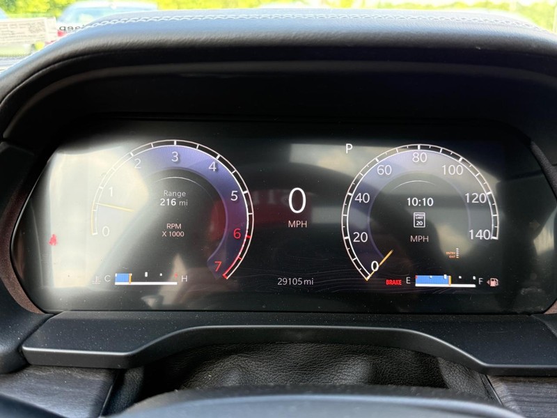 Jeep Grand Cherokee L Vehicle Full-screen Gallery Image 21