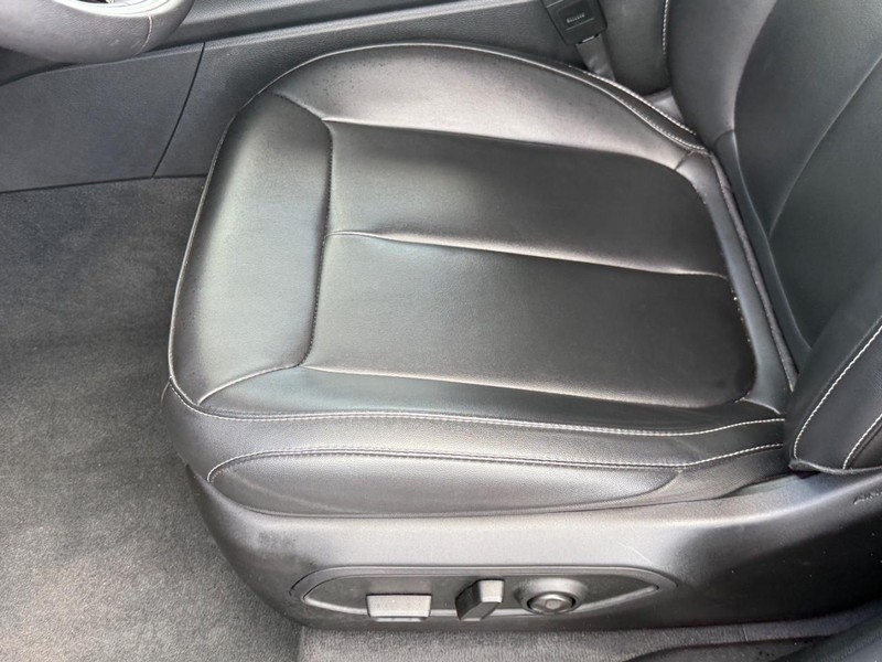 Jeep Grand Cherokee Vehicle Full-screen Gallery Image 17