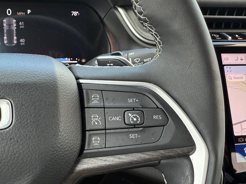 Jeep Grand Cherokee Vehicle Full-screen Gallery Image 19