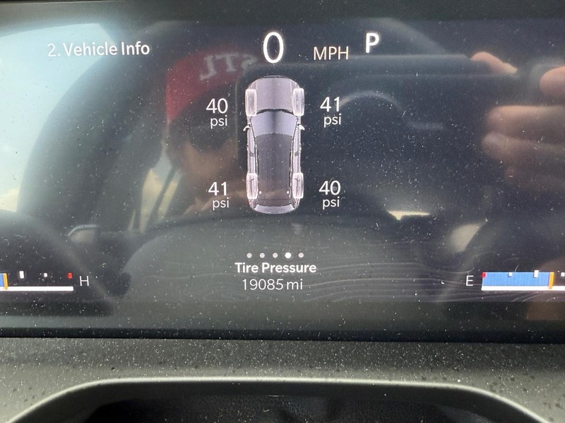 Jeep Grand Cherokee Vehicle Full-screen Gallery Image 21