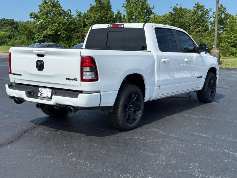 Ram 1500 Vehicle Full-screen Gallery Image 3