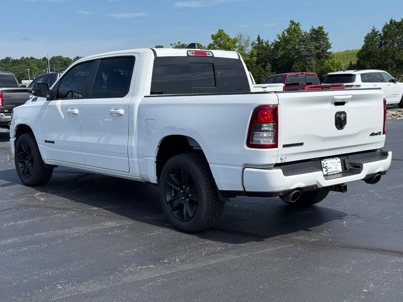 Ram 1500 Vehicle Full-screen Gallery Image 6