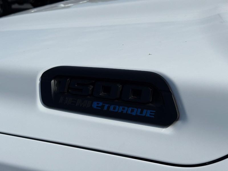 Ram 1500 Vehicle Full-screen Gallery Image 9