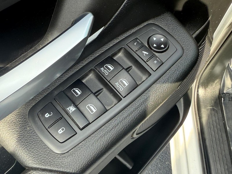 Ram 1500 Vehicle Full-screen Gallery Image 15