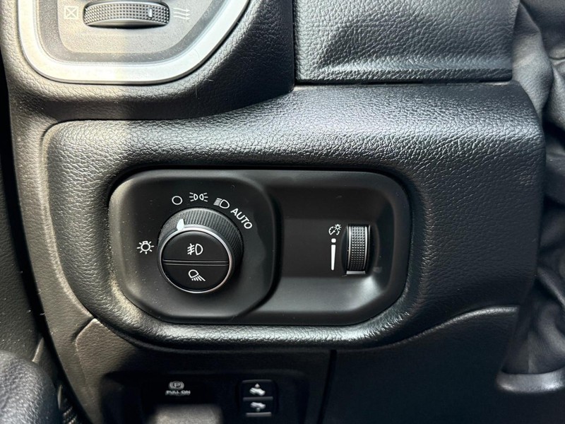 Ram 1500 Vehicle Full-screen Gallery Image 17