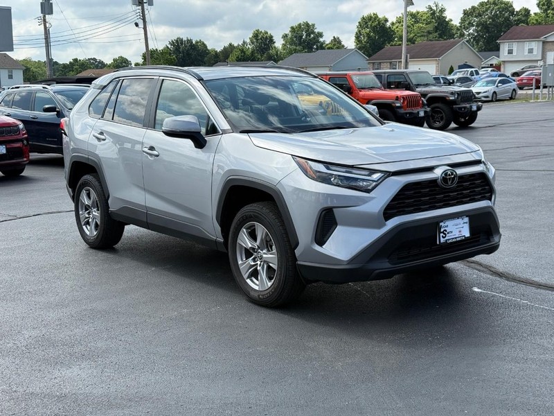 Toyota RAV4 Vehicle Full-screen Gallery Image 2