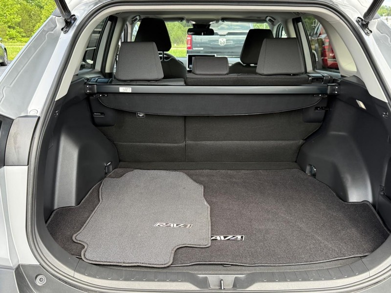 Toyota RAV4 Vehicle Full-screen Gallery Image 4