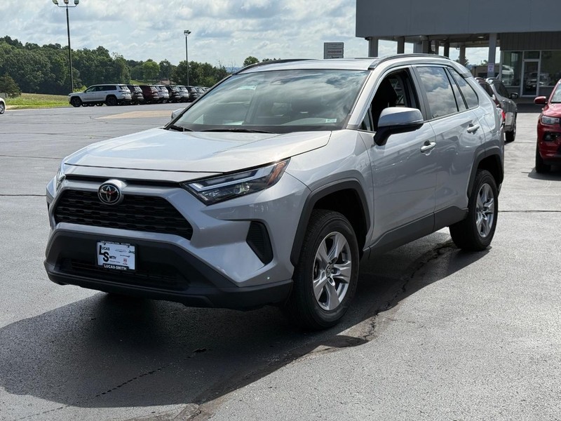 Toyota RAV4 Vehicle Full-screen Gallery Image 9