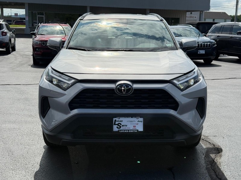 Toyota RAV4 Vehicle Full-screen Gallery Image 10