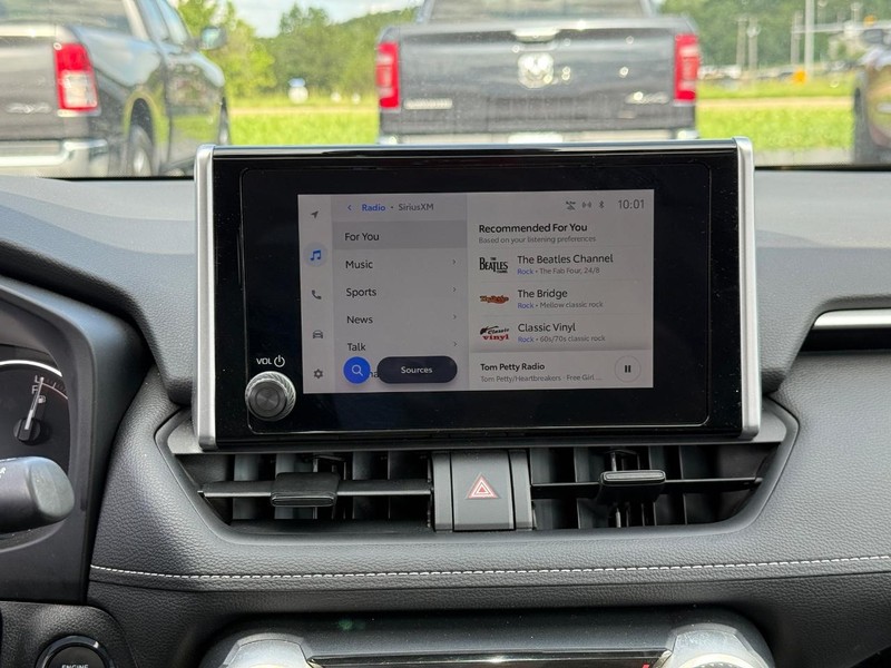 Toyota RAV4 Vehicle Full-screen Gallery Image 14