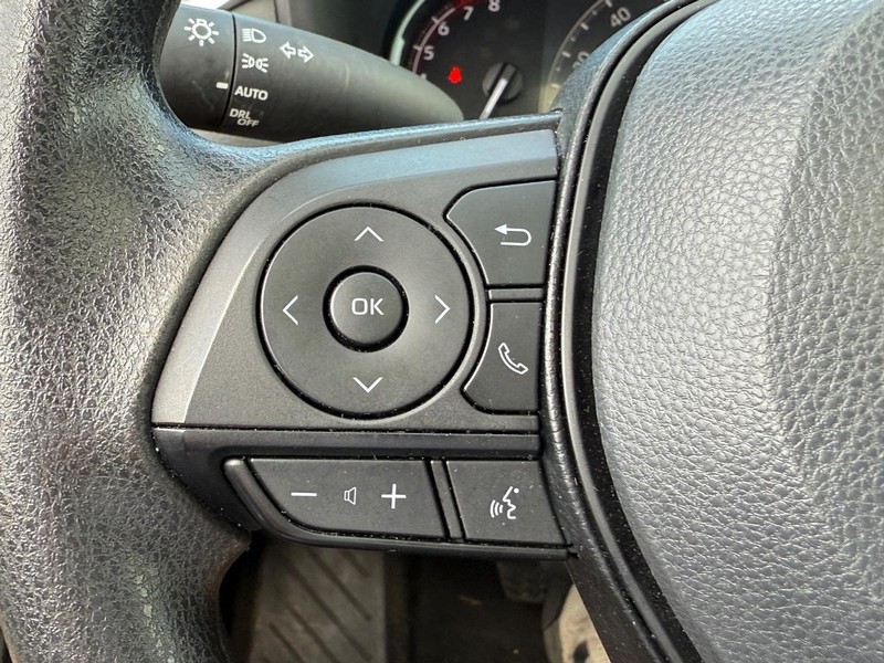 Toyota RAV4 Vehicle Full-screen Gallery Image 18