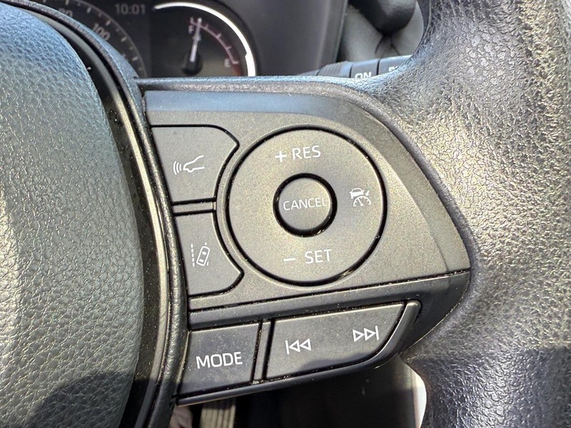 Toyota RAV4 Vehicle Full-screen Gallery Image 19