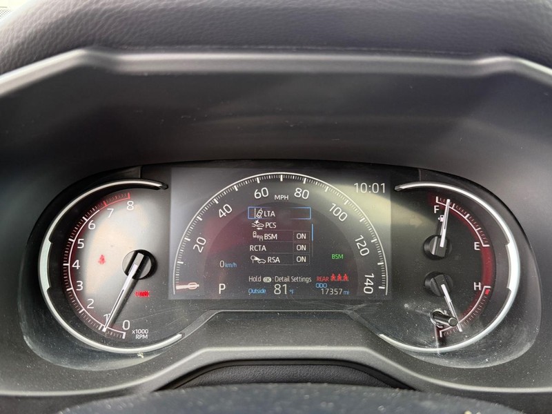 Toyota RAV4 Vehicle Full-screen Gallery Image 20