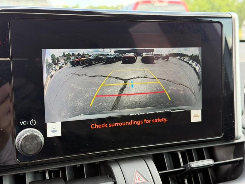 Toyota RAV4 Vehicle Full-screen Gallery Image 22