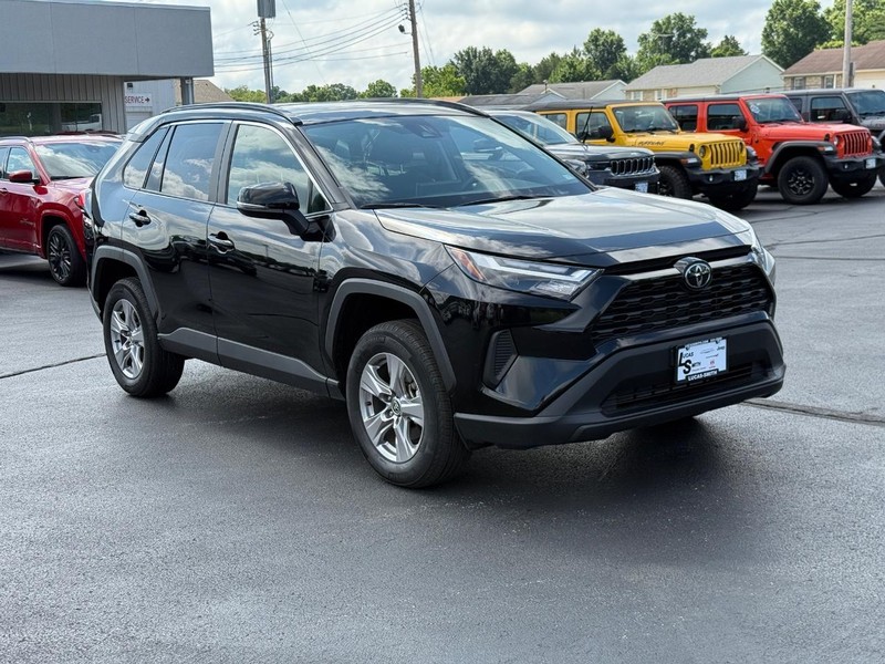Toyota RAV4 Vehicle Full-screen Gallery Image 2