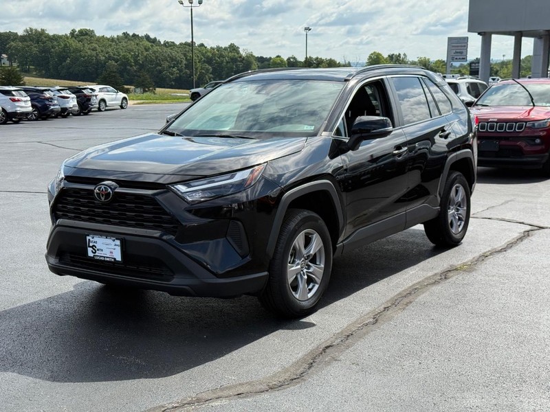 Toyota RAV4 Vehicle Full-screen Gallery Image 9