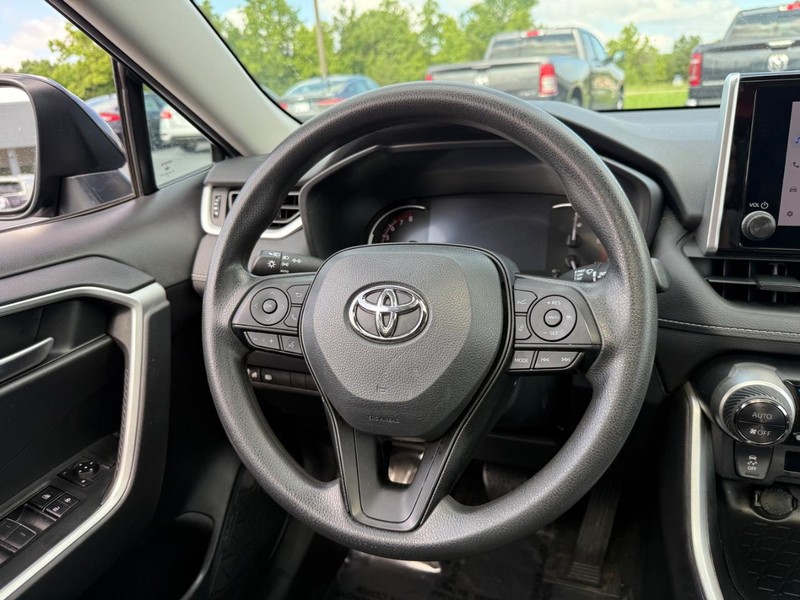Toyota RAV4 Vehicle Full-screen Gallery Image 13
