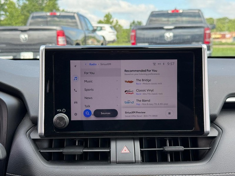 Toyota RAV4 Vehicle Full-screen Gallery Image 14