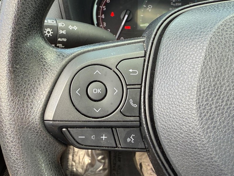 Toyota RAV4 Vehicle Full-screen Gallery Image 18