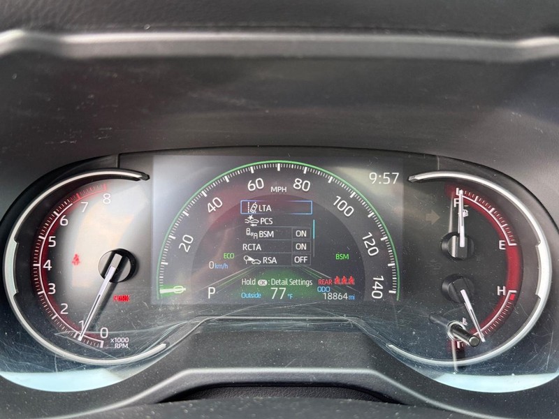 Toyota RAV4 Vehicle Full-screen Gallery Image 20