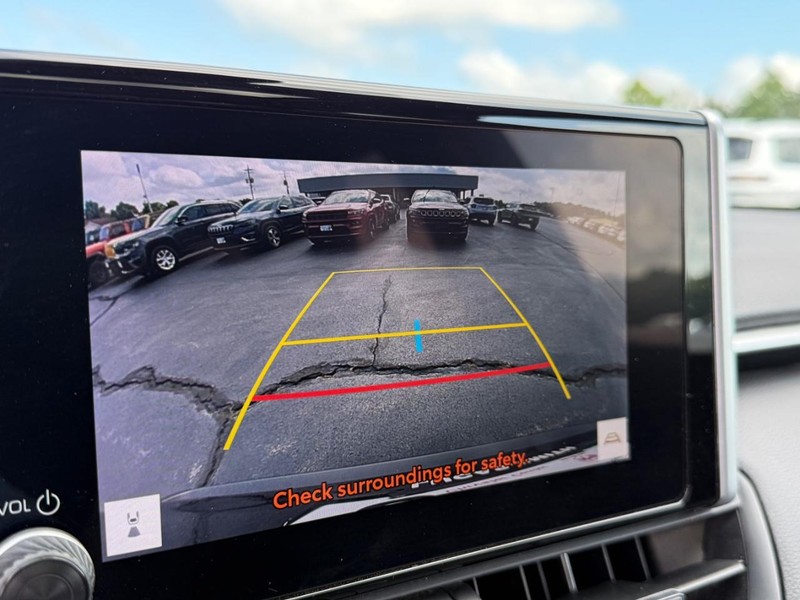 Toyota RAV4 Vehicle Full-screen Gallery Image 22