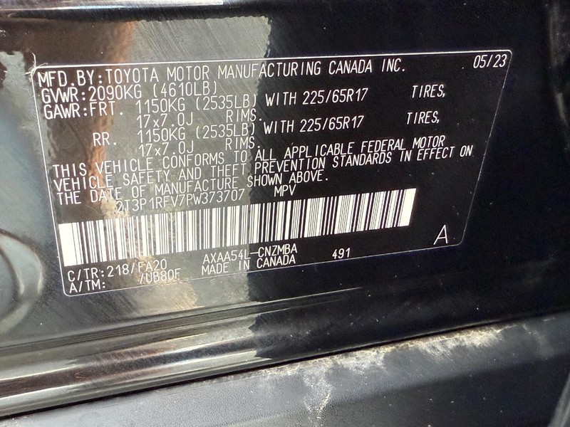 Toyota RAV4 Vehicle Full-screen Gallery Image 23