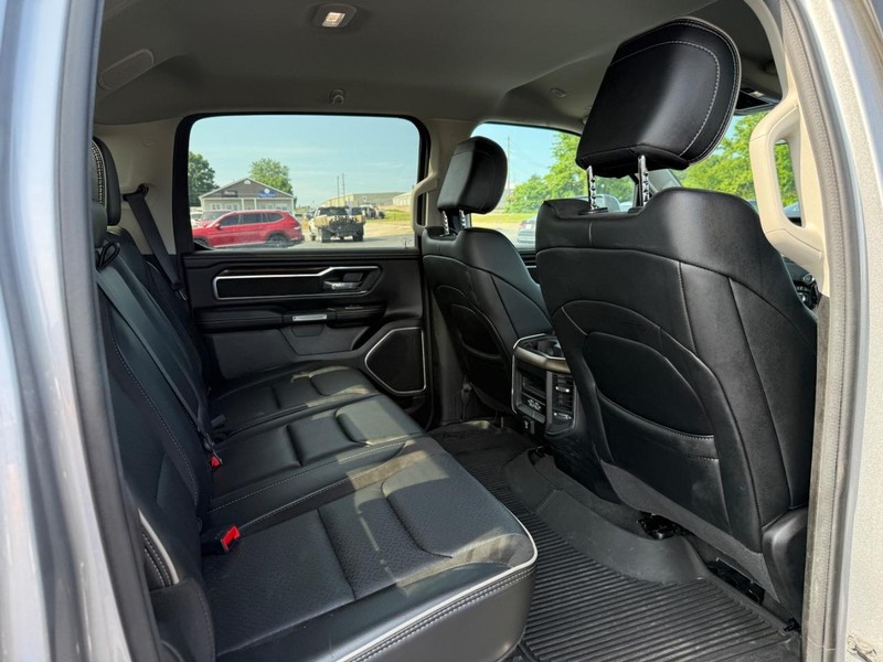Ram 1500 Vehicle Full-screen Gallery Image 10