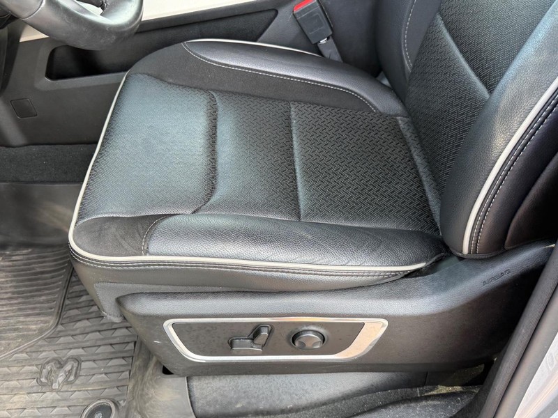 Ram 1500 Vehicle Full-screen Gallery Image 16
