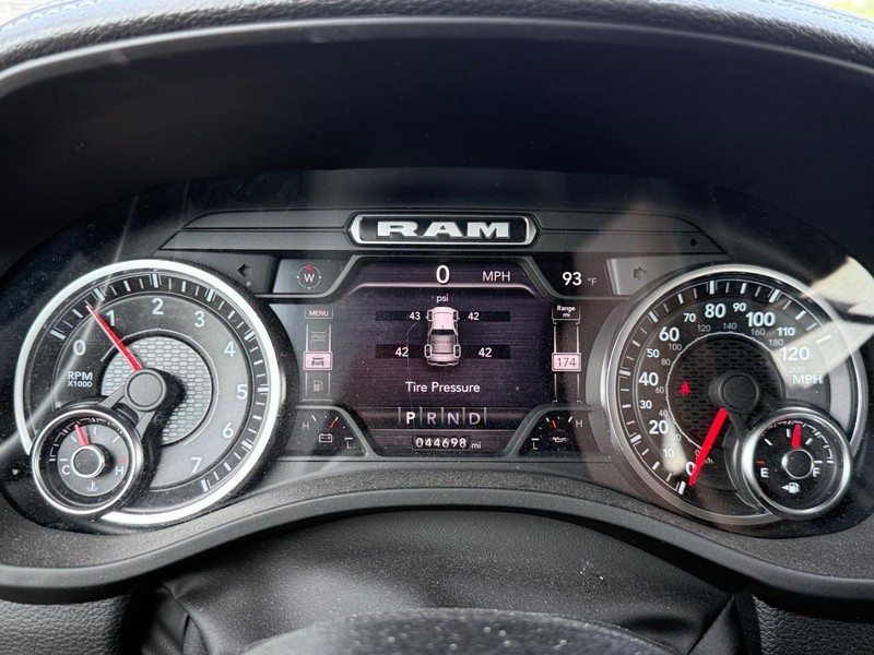 Ram 1500 Vehicle Full-screen Gallery Image 20