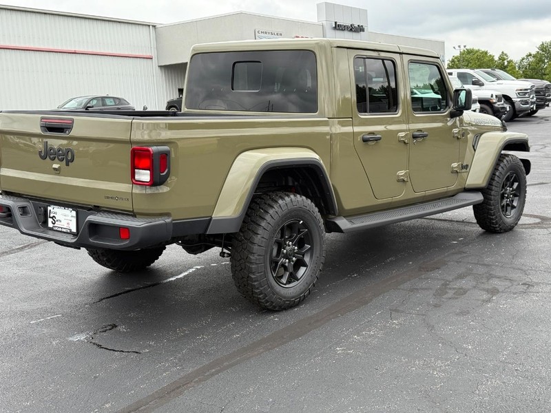 Jeep Gladiator Vehicle Full-screen Gallery Image 3
