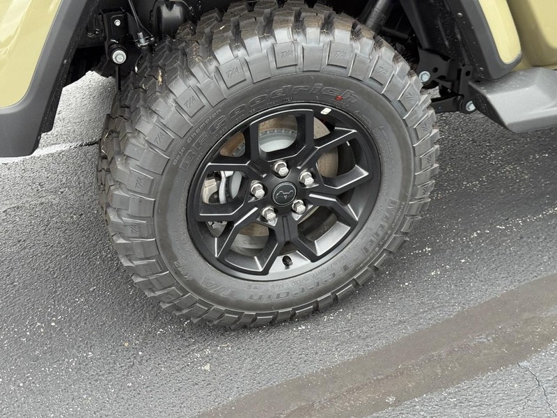 Jeep Gladiator Vehicle Full-screen Gallery Image 5