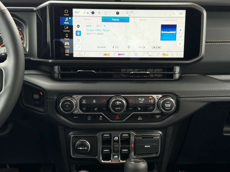 Jeep Gladiator Vehicle Full-screen Gallery Image 10