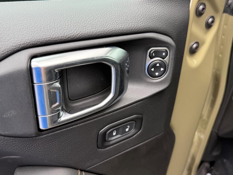 Jeep Gladiator Vehicle Full-screen Gallery Image 11