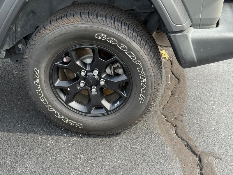 Jeep Wrangler Vehicle Full-screen Gallery Image 7