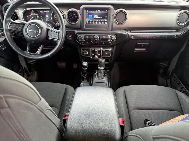 Jeep Wrangler Vehicle Full-screen Gallery Image 11