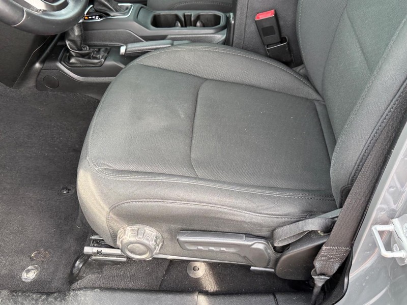 Jeep Wrangler Vehicle Full-screen Gallery Image 14