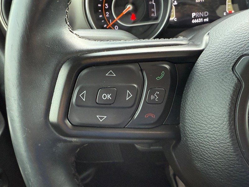 Jeep Wrangler Vehicle Full-screen Gallery Image 15