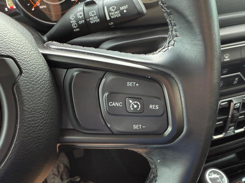 Jeep Wrangler Vehicle Full-screen Gallery Image 16