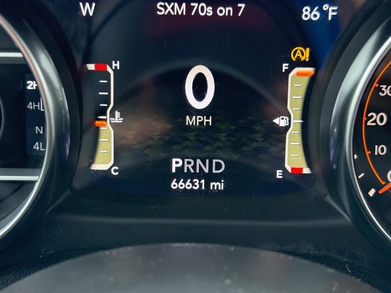 Jeep Wrangler Vehicle Full-screen Gallery Image 18